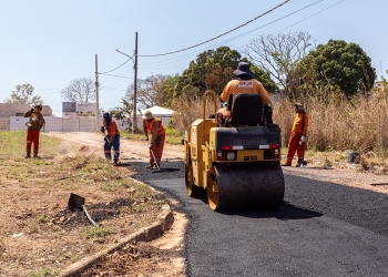 Prefeitura de Cuiabá faz recapeamento no Residencial Tropical Ville
