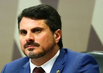 Moraes suspende uso de tornozeleira pelo senador Marcos do Val