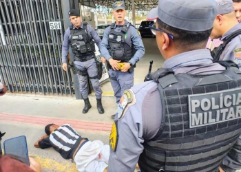 Homem é preso após esfaquear desafeto durante briga na Praça Ipiranga; veja vídeo