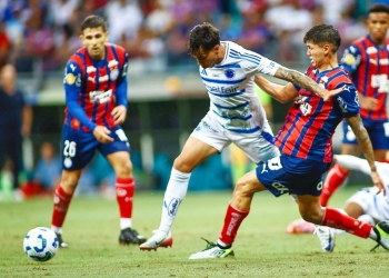 Cruzeiro vence Bahia de virada e retoma vice-liderança do Brasileirão