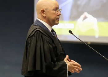 Ex-comandante não colocou Marinha à disposição do golpe, alega defesa