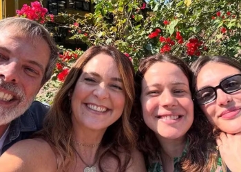 Claudia Abreu registra encontro com colegas de Cheias de Charme: ‘Saudades’