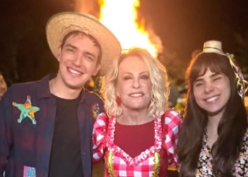 Ana Maria Braga presenteia Alessandro Jodar e emociona jornalista: ‘Sem acreditar’