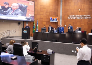 Deputados aprovam Lei de Diretrizes Orçamentárias para 2026