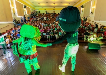 Alunos de Cuiabá são protagonistas de peça de teatro para educação no trânsito
