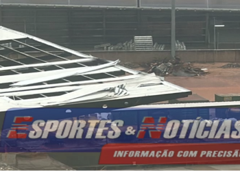 Fortes rajadas de vento danifica telhados e coberturas nos arredores da Arena Pantanal
