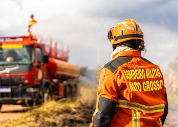 Corpo de Bombeiros combate 13 incêndios florestais nesta segunda-feira