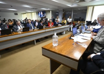 Comissão do Senado aprova isenção do IR para quem ganha até R$ 5 mil