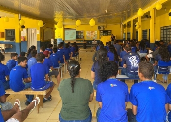 Grêmios estudantis debatem ações de prevenção ao suicídio com estudantes e professores
