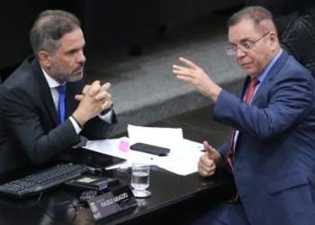 Araújo rebate críticas de Botelho e o convida a trabalhar na montagem da chapa da federação