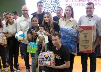 Primeira-dama de MT e Setasc entregam cestas de alimentos, cartões e serviços gratuitos em Primavera