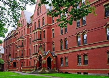 Justiça decide que cortes de Trump a Harvard foram ilegais