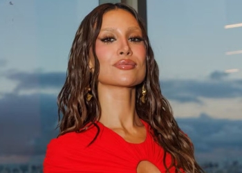 Bianca Andrade muda visual e surge com sobrancelhas descoloridas: ‘Eu to AMANDO’