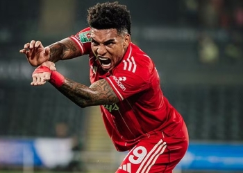 Cuiabano Igor Jesus marca dois gols em estreia como titular no Nottingham Forest