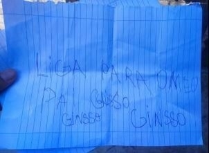 Menina escreve bilhete pedindo socorro e mãe é presa por maus-tratos