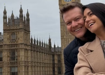 Michel Teló e Thais Fersoza curtem viagem com os filhos na Inglaterra: ‘Em família’