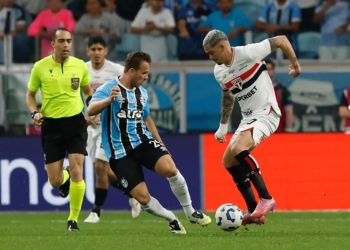 Grêmio vence São Paulo por 2 a 0, afasta crise e “cola” no G-10 do Brasileirão