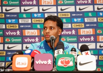 Rodrygo retorna à Seleção em sua “melhor versão” e exalta reencontro com Ancelotti
