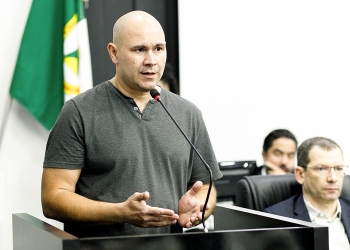 Prefeito Abilio estuda prêmio a servidores da Saúde após TAC da insalubridade