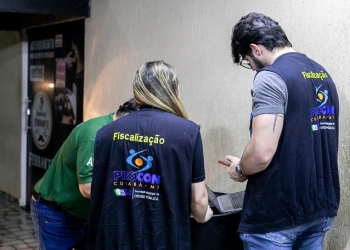 Procon e Inmetro lacram bomba de combustível com vazamento em posto de Cuiabá