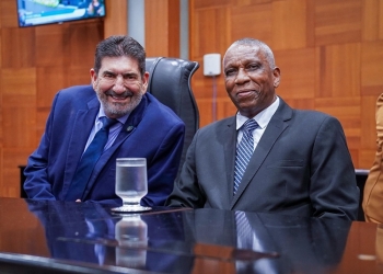Dr. João celebra servidores da Assembleia Legislativa em sessão especial: “Sem vocês, essa Casa não funciona”