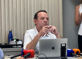Hugo Garcia agradece prefeito por “divulgação gratuita” após ser apagado de foto oficial