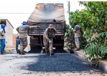 Mais de 77 mil pontos são recuperados em 100  bairros com operação tapa-buraco em Cuiabá