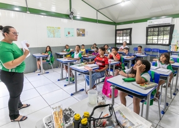 “Nenhuma tecnologia substituirá o conhecimento”, diz professora mais jovem de Cuiabá