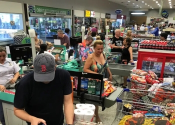 Preços dos alimentos caem pelo 4º mês consecutivo, diz IBGE