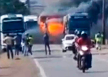 Acidente com caminhão-tanque interdita ponte do rio Vermelho em Rondonópolis