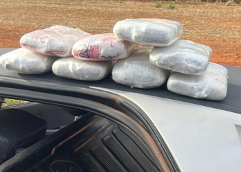 PM prende idoso suspeito com 8 kg de maconha escondidos embaixo de banco de veículo