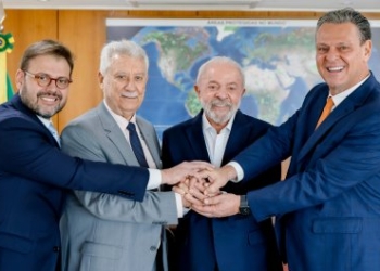 Lula recebe novo senador de MT
