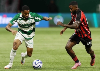 Palmeiras tropeça em casa, empata com o Vitória e se complica na disputa pelo título