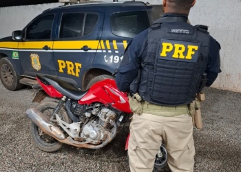 PRF prende foragido e recupera motocicleta furtada em fiscalização na BR-163