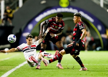 São Paulo e Flamengo empatam na Vila Belmiro em jogo de quatro gols