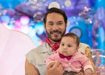 Eliezer compara foto de infância com a do filho Ravi e diverte impressiona: ‘Iguais’