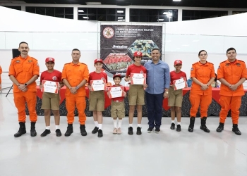 Bombeiros concluem atividades de 2025 dos projetos sociais na Baixada Cuiabana e formam 350 alunos