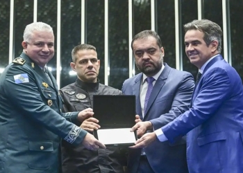 Congresso homenageia policiais mortos durante a Operação Contenção