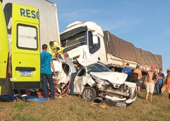 Engavetamento com seis veículos deixa dois feridos na BR-364