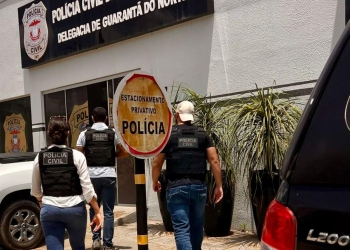 Homem é preso por espancar companheira grávida para provocar aborto