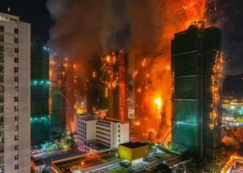 Hong Kong busca desaparecidos no seu pior incêndio em décadas