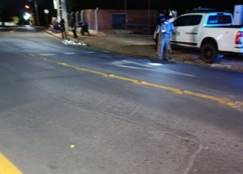 Jovem morre após perder o controle da moto e cair ao tentar desviar de caminhão em Cuiabá