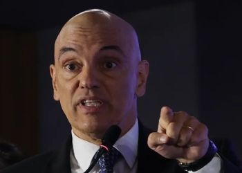 Bolsonaro preso: Moraes rejeita pedido de prisão domiciliar