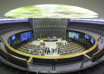 Parlamentares se dividem entre apoios e críticas à prisão de Bolsonaro