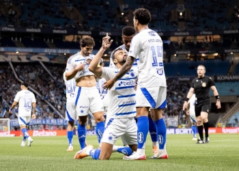 Cruzeiro derrota Grêmio fora de casa e encurta distância para a liderança do Brasileirão