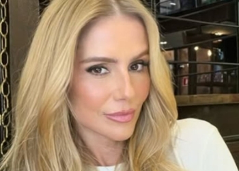 Deborah Secco surpreende ao estrear novo visual loiro: ‘Dump do meu dia de salão’