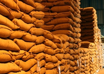 Mercado trava no fim de 2025 com preços apertados e produtor segurando venda