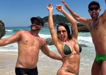 Scheila Carvalho aproveita dia de sol na Praia de Grumari e exibe corpão: ‘Paraiso’