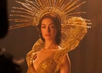 A24 divulga primeiro trailer de Mother Mary, musical estrelado por Anne Hathaway