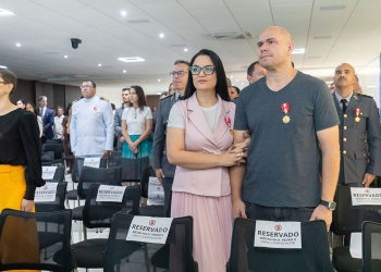 Prefeito e primeira-dama recebem Medalha Dom Pedro II do Corpo de Bombeiros